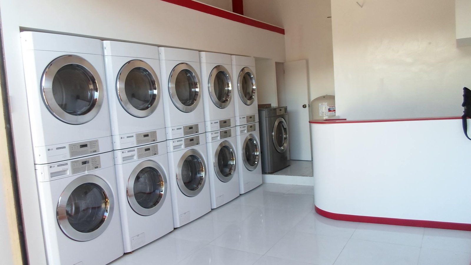 BIG EIGHT Laundry SHOP